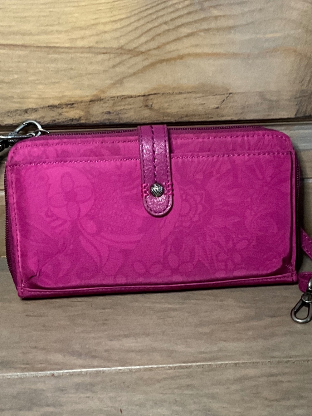 Sakroots NWOT Fuschia Crossbody Wristlet Organizer Multi Pocket Boho EUC